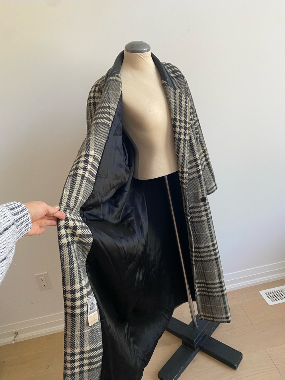 Vintage Plaid Long Coat with Leather Trim - Picture 7 of 8